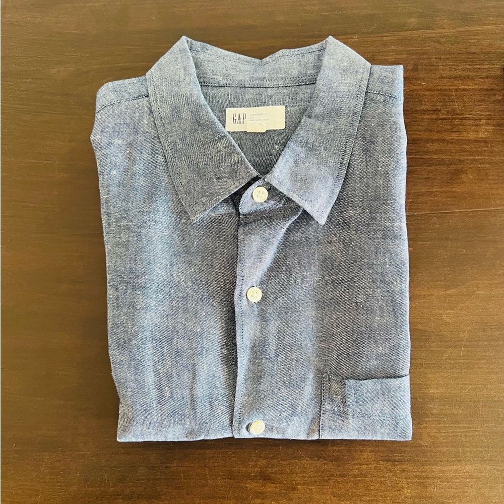 GAP Men's Blue Chambeay long sleeve Shirt, appears unworn XL